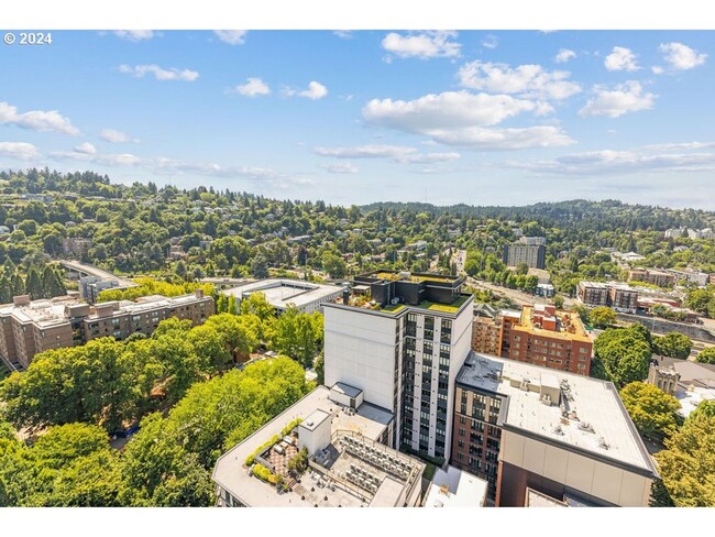 Building Photo - PHENOMENAL 180 Degree VIEWS! 2 bed, 2 bath...