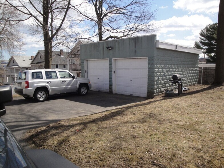 Building Photo - 35 Brooksdale Rd