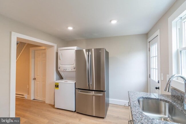 Building Photo - 2552 Coral St