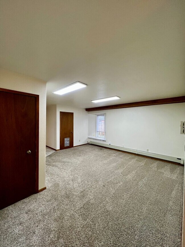 Building Photo - Dunbar Ave 529-
