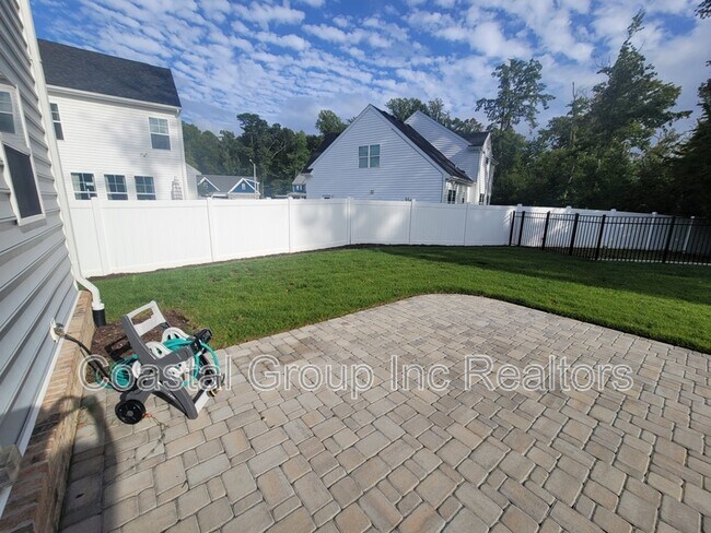 Building Photo - 1233 Auburn Hill Dr