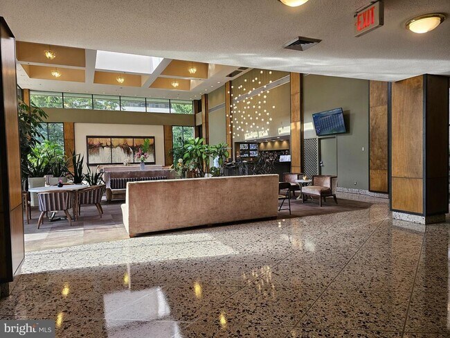 Building Photo - 3709 S George Mason Dr