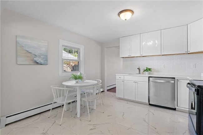 Building Photo - 400 Schooner Ave