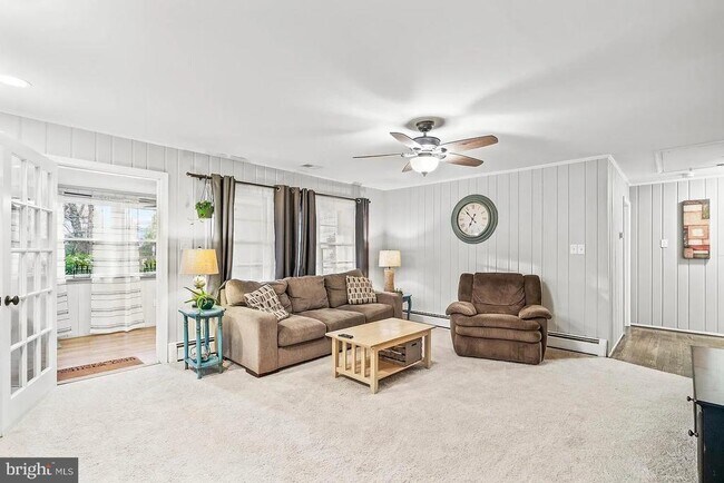 Building Photo - 8413 Rosemont Cir