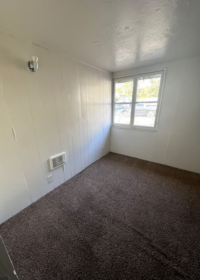 Building Photo - Available Now! 4/2 Walking Distance to CSU...