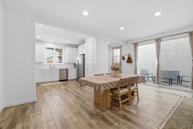 Building Photo - 3251 S Lotus