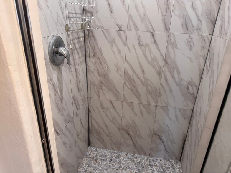 Building Photo - 7454 Gaviota Ave