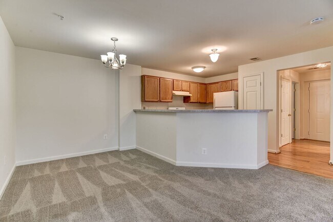 Building Photo - 3 Bed 2 Bath - Germantown Condo - Washer/Dryer In Unit