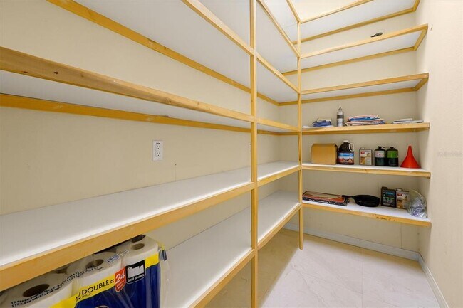 Building Photo - 220 E Bahama Rd