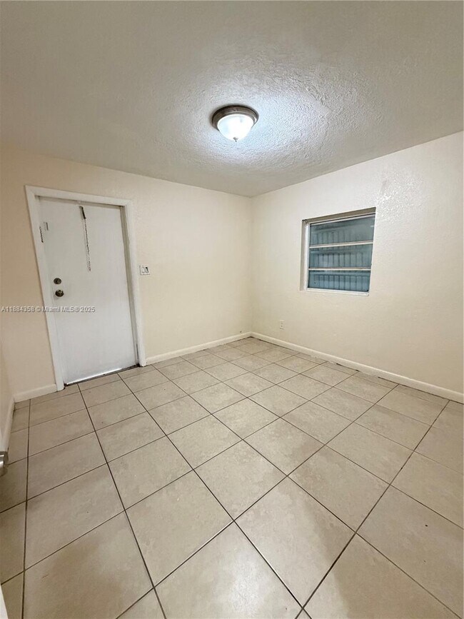 Building Photo - 2203 Taft St