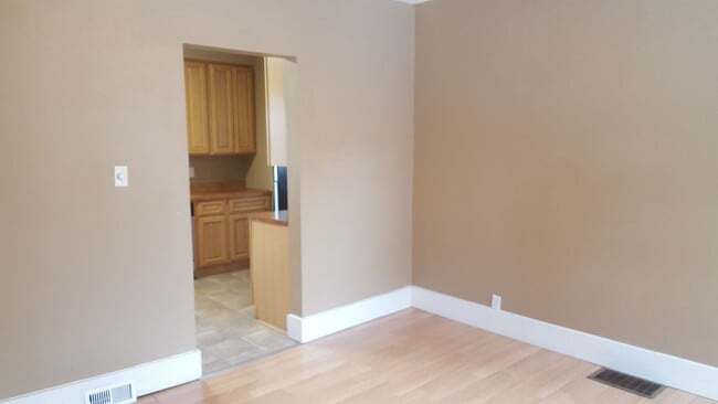 Building Photo - Great home, lots of space, fully updated, ...