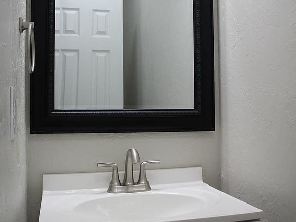 Building Photo - 700 Pintail Pl