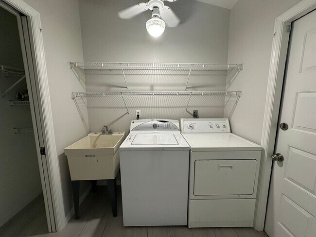 Building Photo - Beautiful Waterfront 3 Bed 2 Bath Home With Heated Pool, Washer/Dryer In Unit & More!