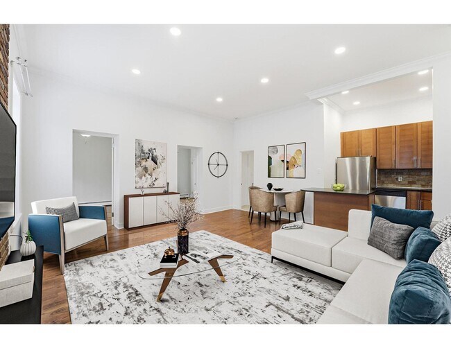 Building Photo - 716 Hudson St