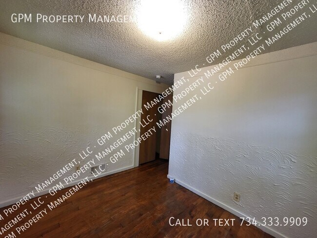 Building Photo - 2308 Deerfield Ct