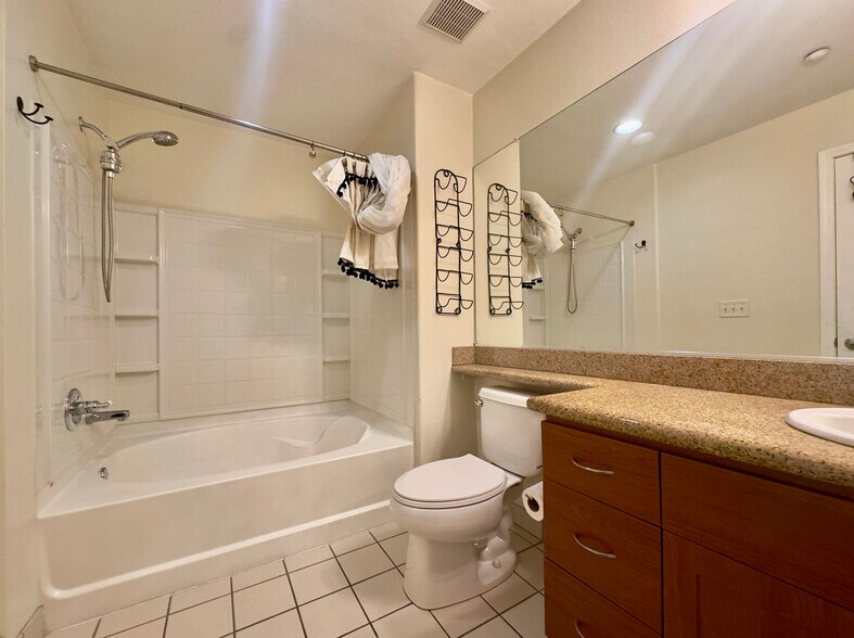 Building Photo - 1121 40th St