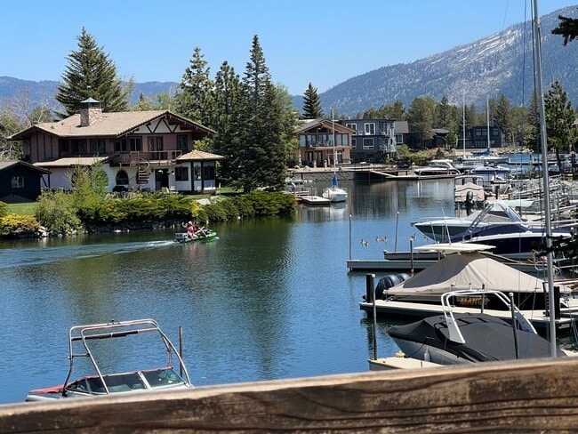 Building Photo - Beautiful pet friendly home with amazing views and private boat dock avail. Now! W/ lots of extra...