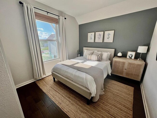 Building Photo - 1924 Bunche Rd