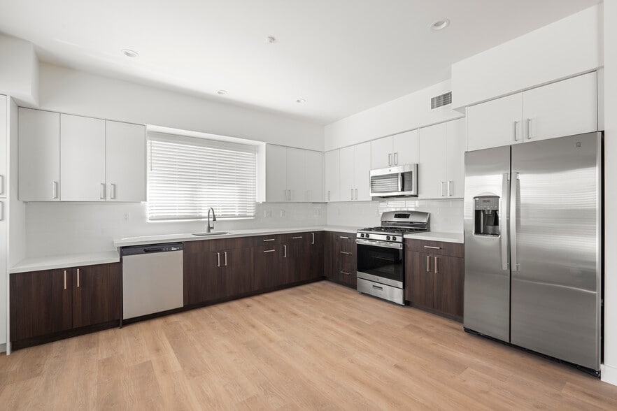 Building Photo - z-083126-Reserve at Chino Hills