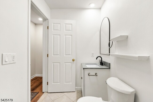 Building Photo - 112 Peapack Rd