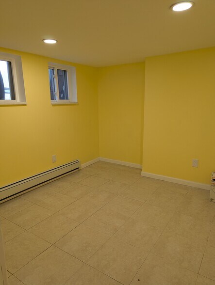 Building Photo - 174 Wright St