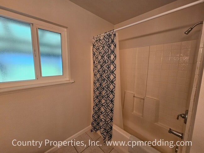 Building Photo - Renovated Gated House on an Acre with Detached Shop in Cottonwood!