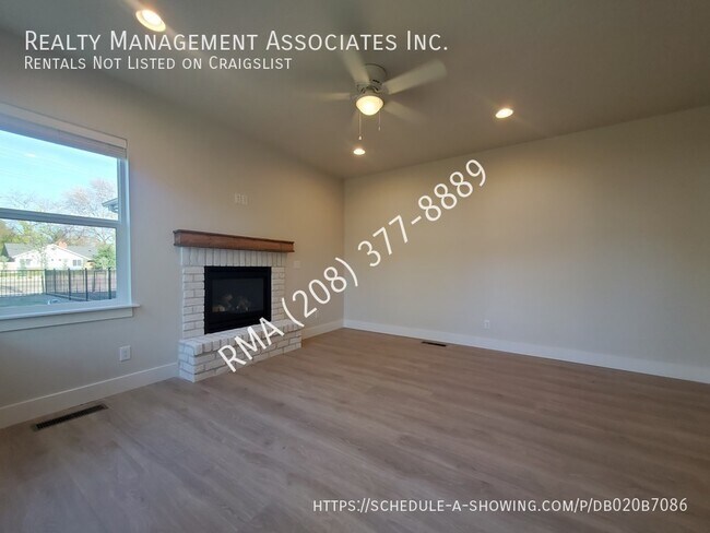 Building Photo - 1274 S Cloverdale Rd