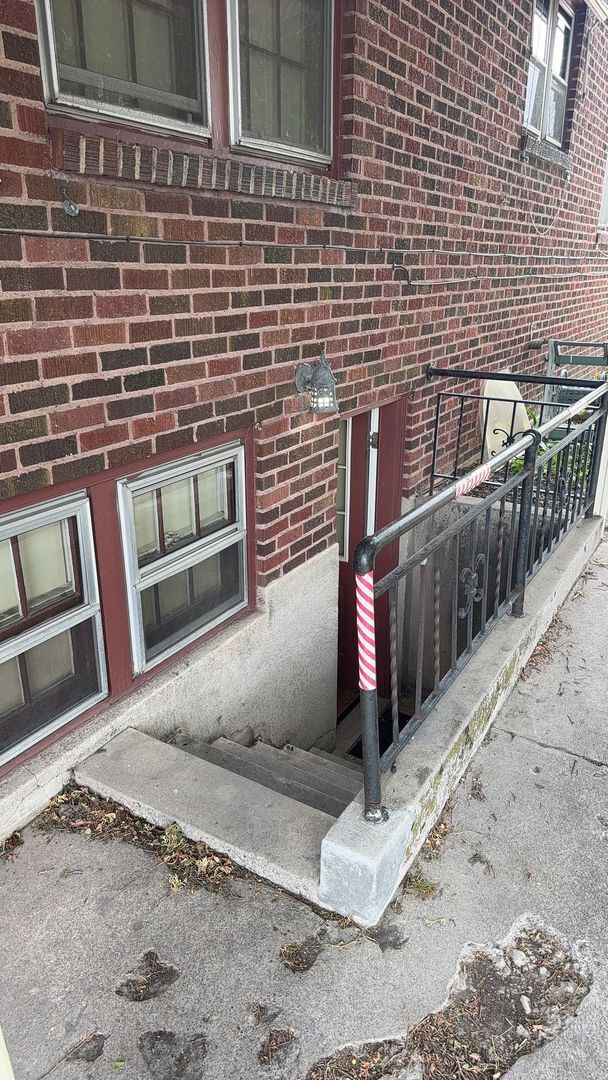 Building Photo - 480 E 400 N