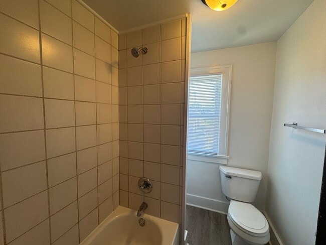 Building Photo - For Rent – Pet-Friendly 2 Bed, 1 Bath Town...