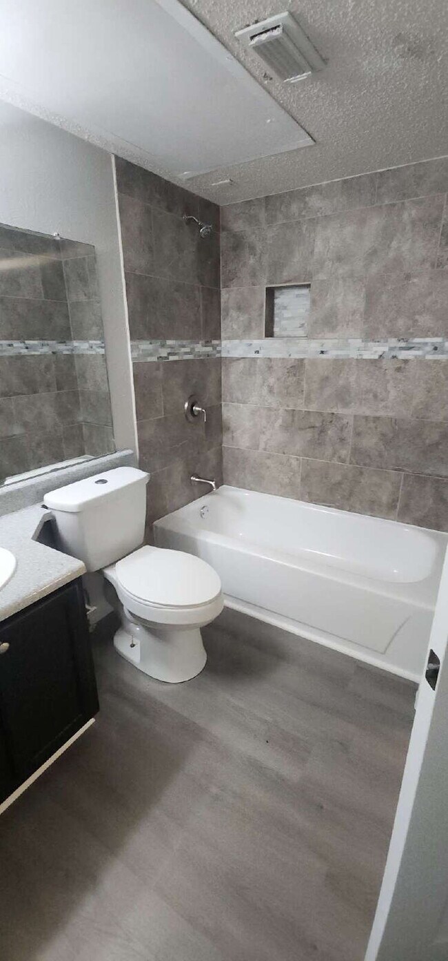 Building Photo - Charming 1-Bedroom Condo in Gated North Da...