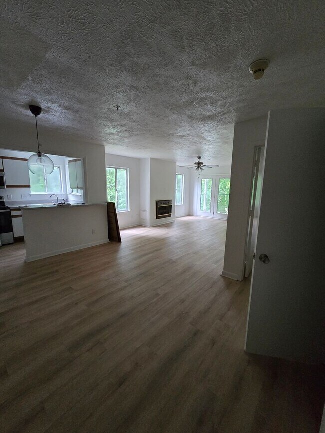 Building Photo - 3371 Galleria Dr