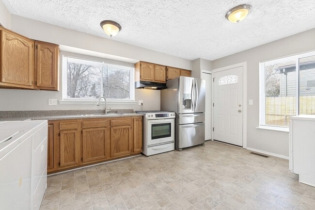 Building Photo - 15762 Isabelle St