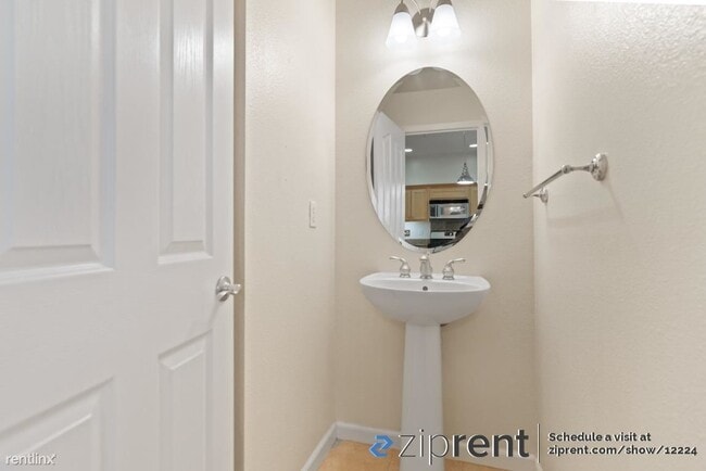 Building Photo - 3 br, 3.5 bath Townhome - 765 N 7th St, Sa...