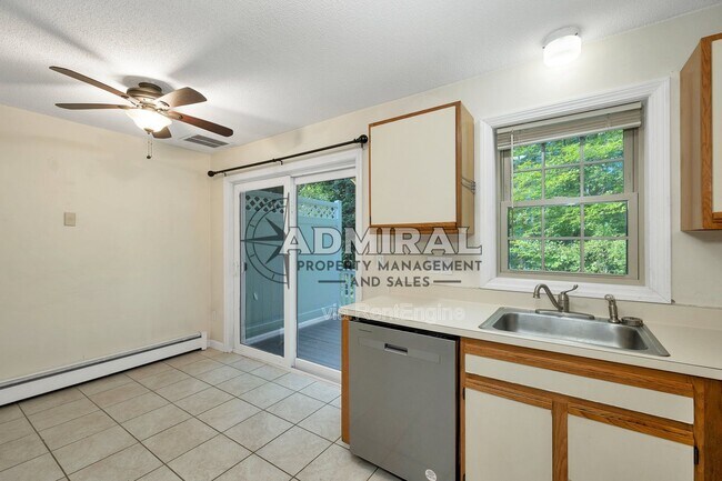 Building Photo - 65 Woodland Green