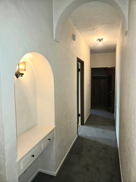 Building Photo - 1922 N Hoover St