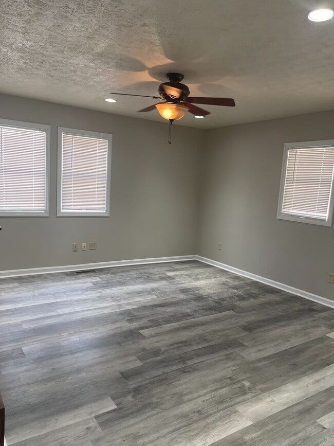 Building Photo - Newly Remodeled Home