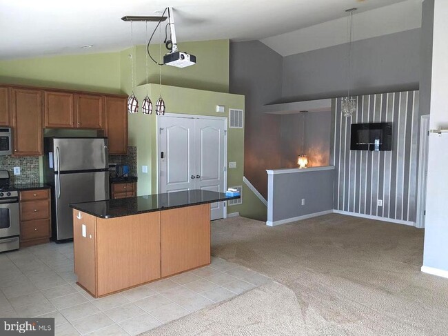 Building Photo - 19318 Diamond Lake Dr