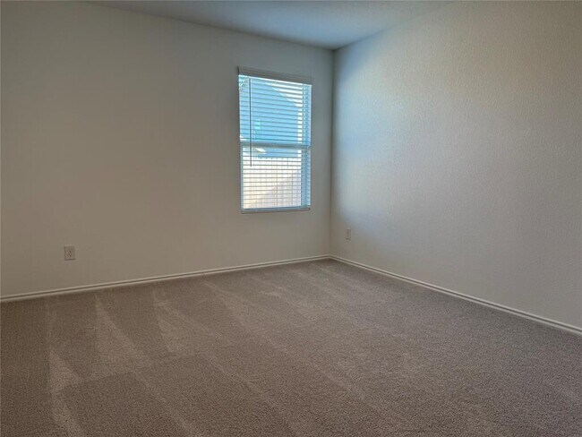 Building Photo - 242 Kings Row Ln