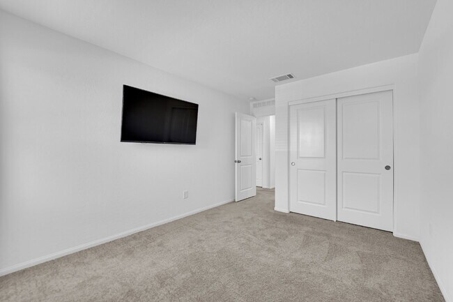 Building Photo - Don't miss out on this cozy 3-bedroom, 2-story home that's ready for you to move in!