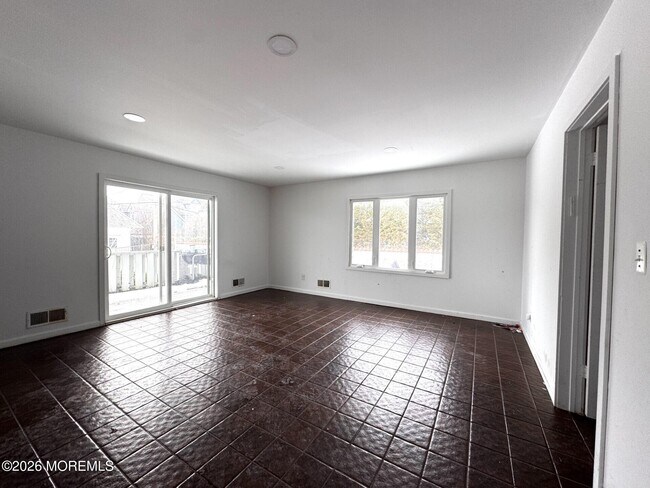 Building Photo - 16 Corlies Ave