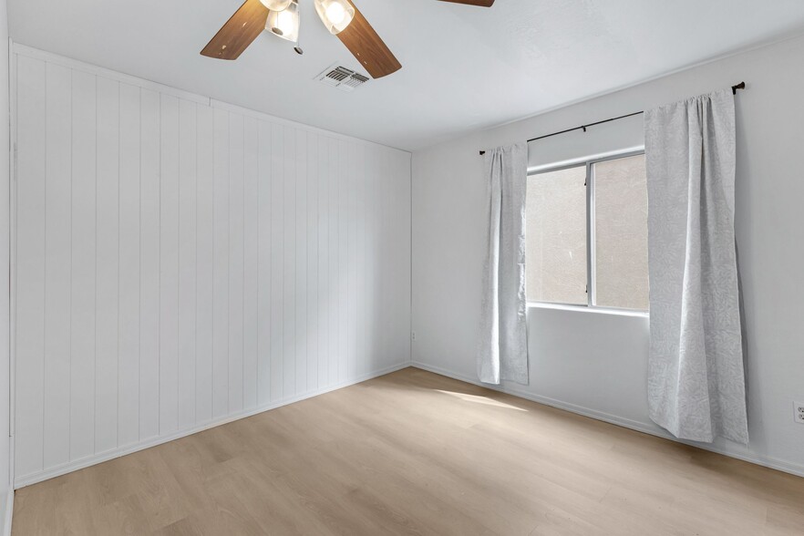 Building Photo - 43631 W Cowpath Rd
