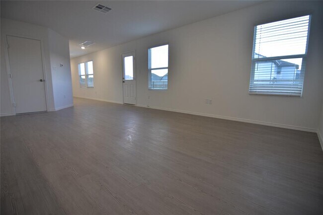 Building Photo - 343 Keefer