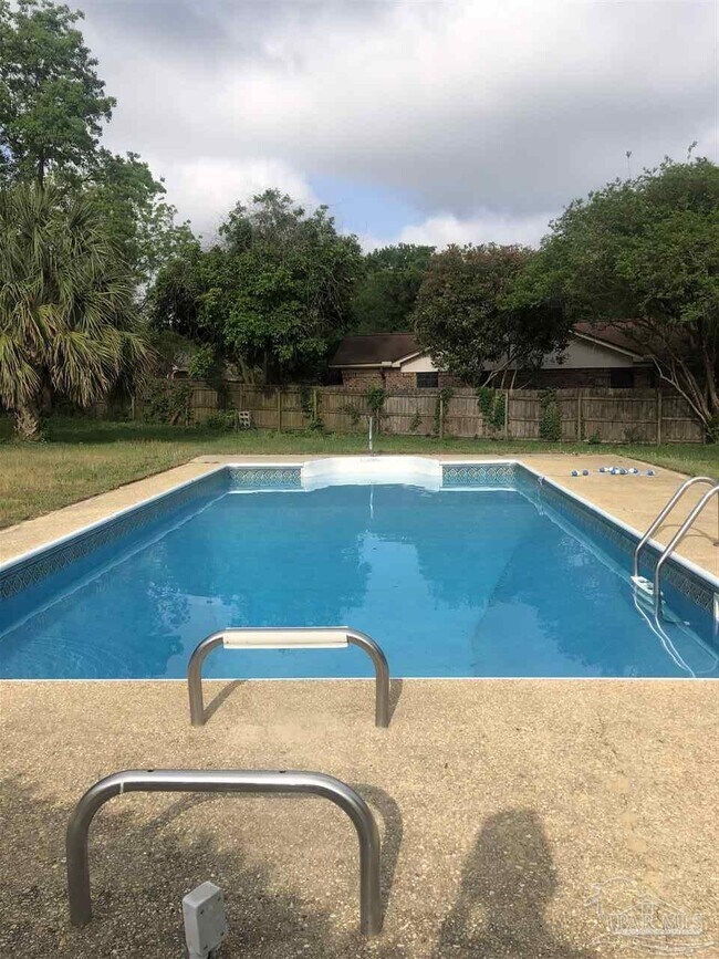 Building Photo - 3885 Hidden Oaks Dr