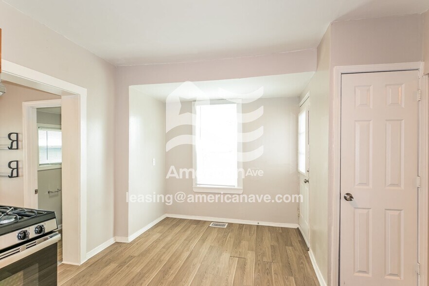 Building Photo - 814 Wachtel Ave