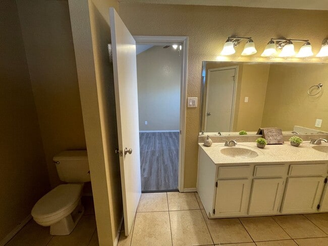 Building Photo - 3817 Water Oak Dr