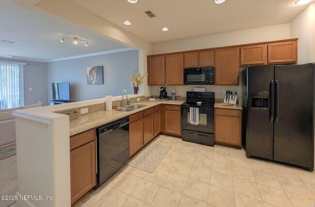 Building Photo - 6846 Roundleaf Dr