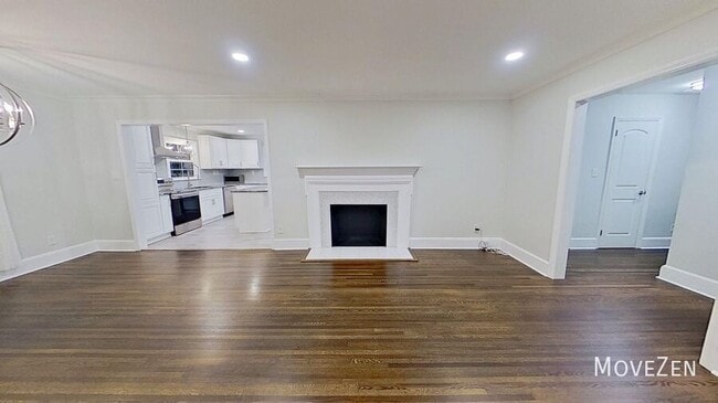 Building Photo - 1200 Dresden Dr W