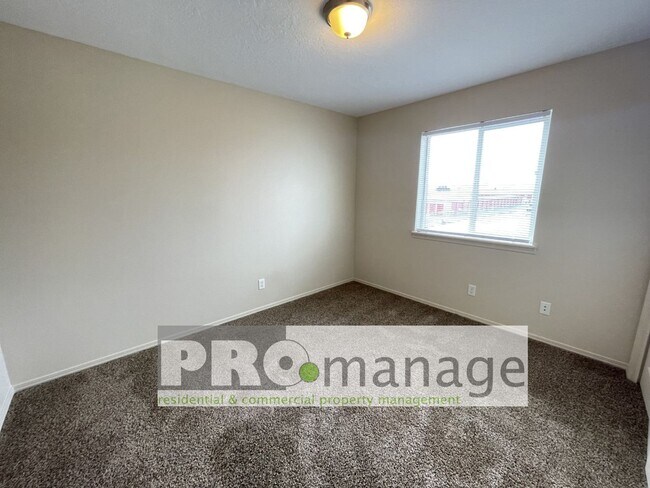Building Photo - 2592 Prospect Dr