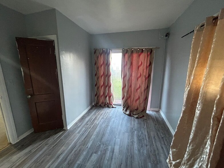 Building Photo - 63 Page St