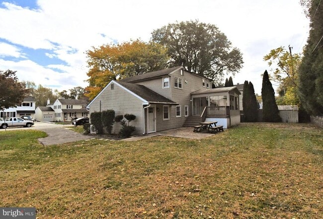 Building Photo - 201 Montgomery Ave